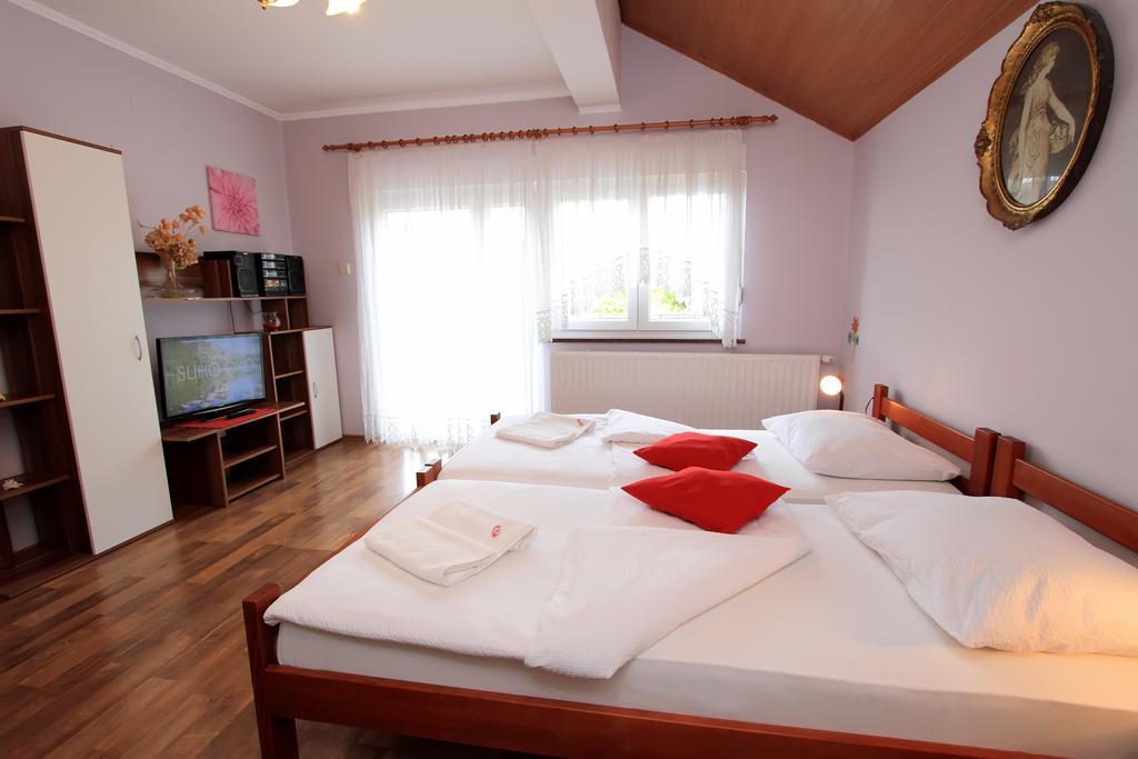 Vila Julija - Apartment & Rooms Otocac Exterior photo